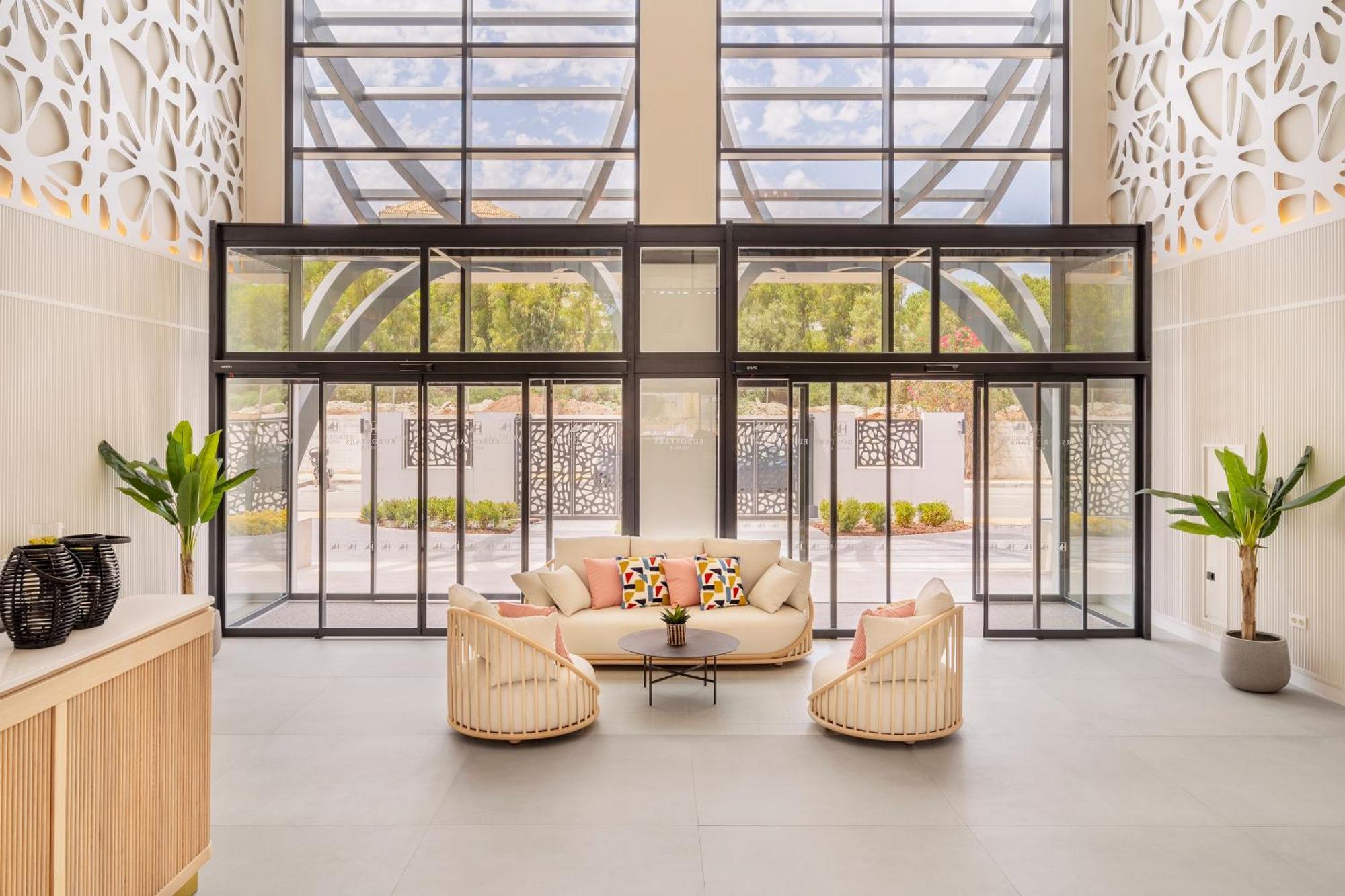 Hotel Eurostars Oasis 4*