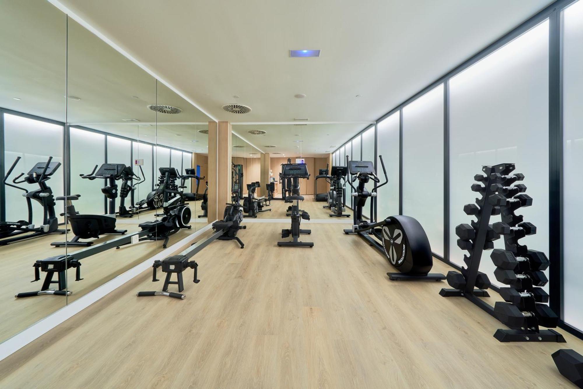Eurostars Oasis Hotel 4*