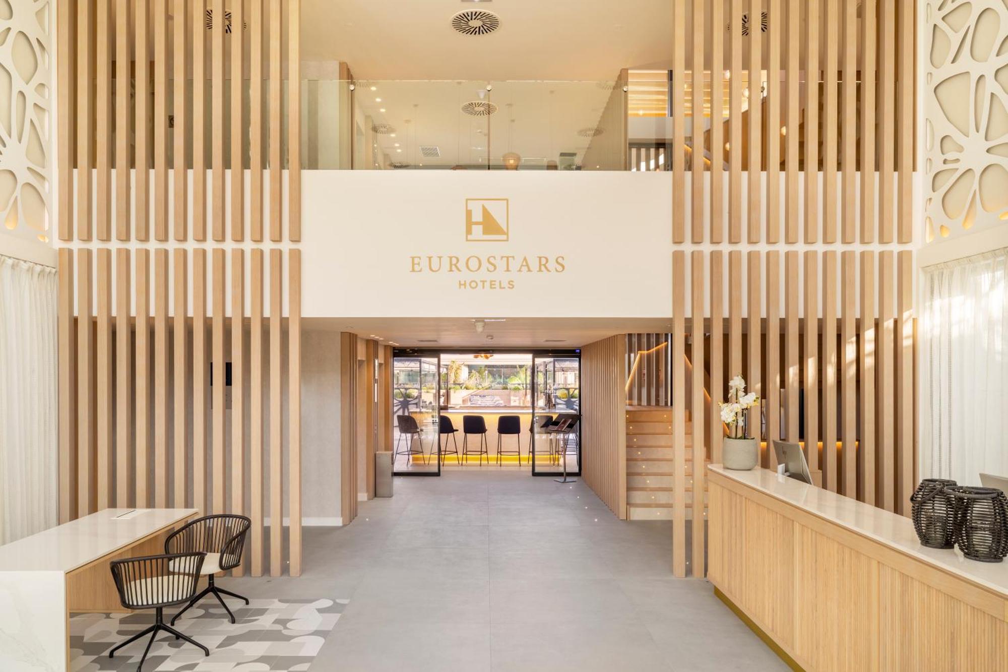 Eurostars Oasis Hotel 4*